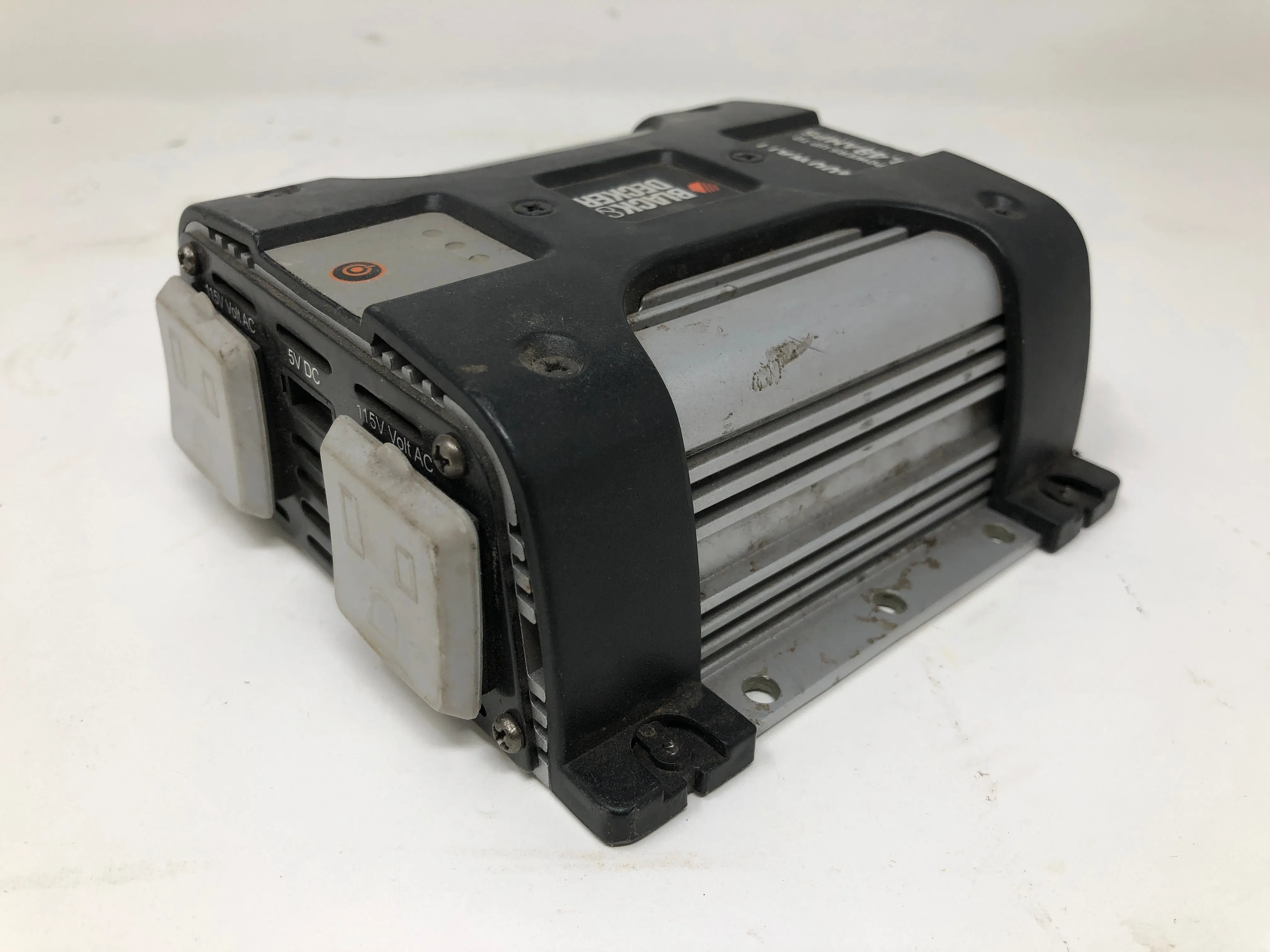 P1400AB BLACK & DECKER 400-Watt Power Inverter Type 1